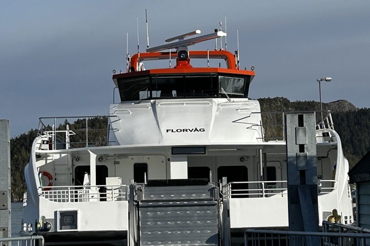 MS Florvåg til kai ved Kleppestø.